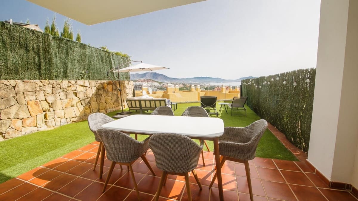 2 sovrum Lägenhet till salu i La Duquesa / Puerto de la Duquesa med pool garage - 325 000 € (Ref: 9974339)