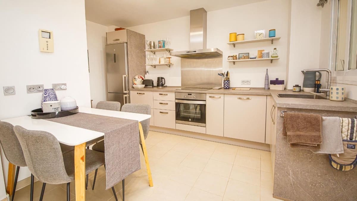 2 sovrum Lägenhet till salu i La Duquesa / Puerto de la Duquesa med pool garage - 325 000 € (Ref: 9974339)
