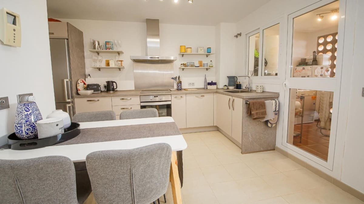2 sovrum Lägenhet till salu i La Duquesa / Puerto de la Duquesa med pool garage - 325 000 € (Ref: 9974339)