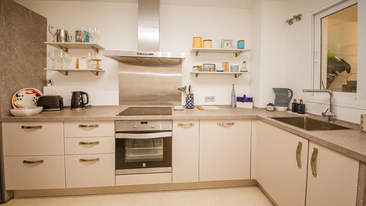 2 sovrum Lägenhet till salu i La Duquesa / Puerto de la Duquesa med pool garage - 325 000 € (Ref: 9974339)