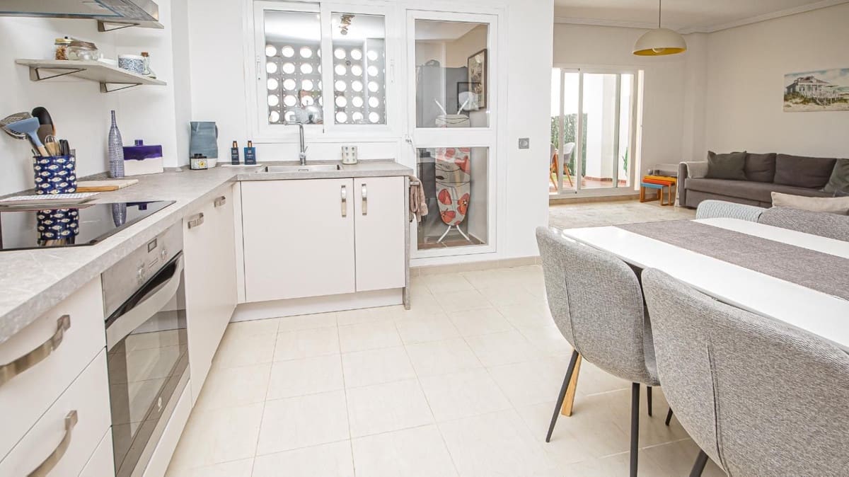 2 sovrum Lägenhet till salu i La Duquesa / Puerto de la Duquesa med pool garage - 325 000 € (Ref: 9974339)