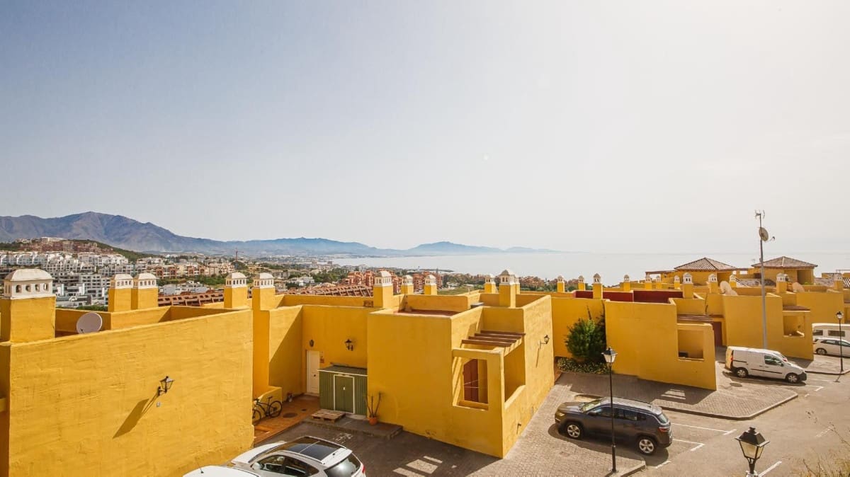2 sovrum Lägenhet till salu i La Duquesa / Puerto de la Duquesa med pool garage - 325 000 € (Ref: 9974339)