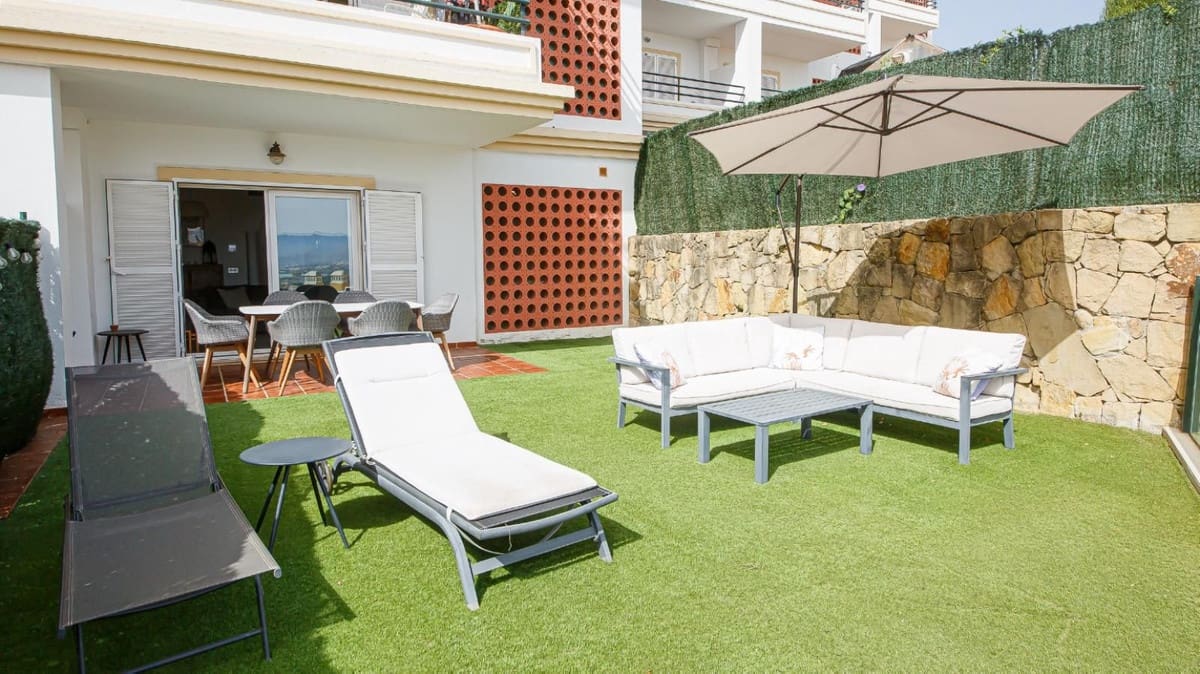 2 sovrum Lägenhet till salu i La Duquesa / Puerto de la Duquesa med pool garage - 325 000 € (Ref: 9974339)