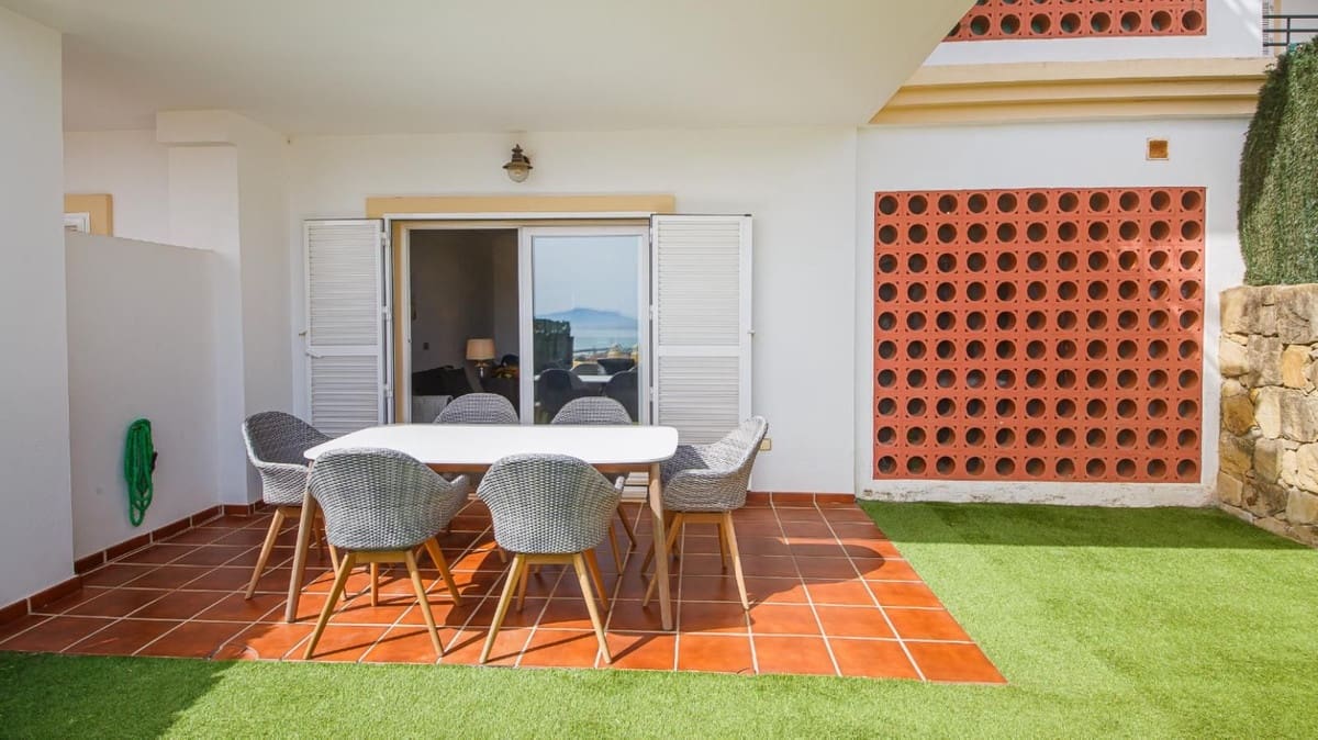 2 sovrum Lägenhet till salu i La Duquesa / Puerto de la Duquesa med pool garage - 325 000 € (Ref: 9974339)