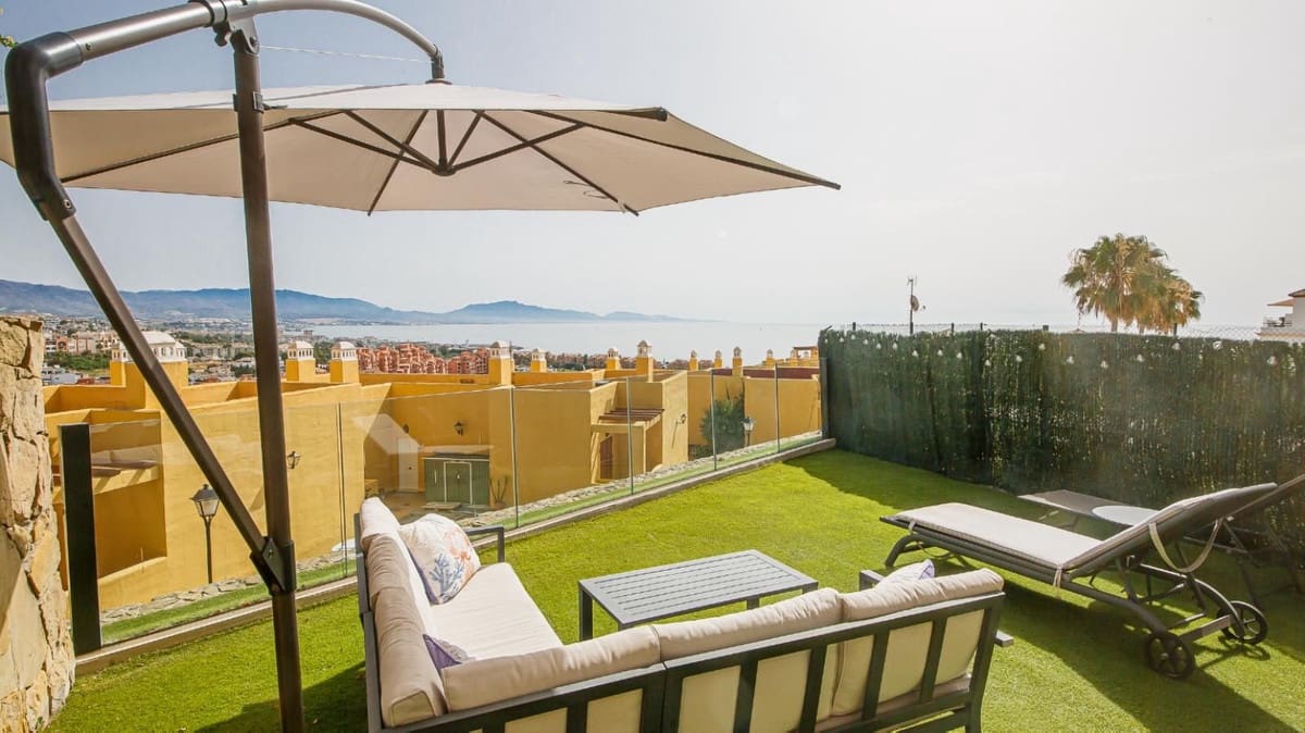 2 sovrum Lägenhet till salu i La Duquesa / Puerto de la Duquesa med pool garage - 325 000 € (Ref: 9974339)