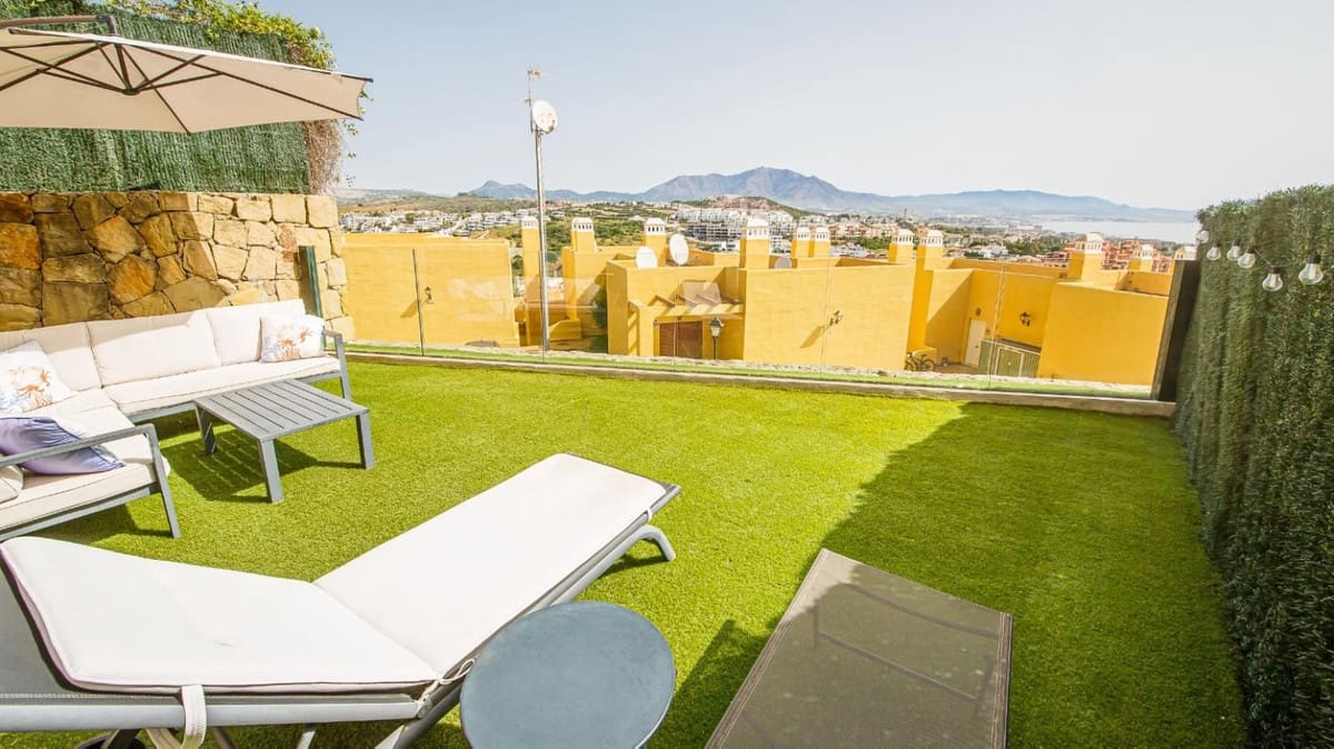 2 sovrum Lägenhet till salu i La Duquesa / Puerto de la Duquesa med pool garage - 325 000 € (Ref: 9974339)