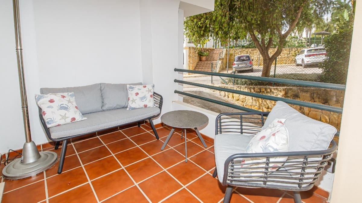 2 sovrum Lägenhet till salu i La Duquesa / Puerto de la Duquesa med pool garage - 325 000 € (Ref: 9974339)