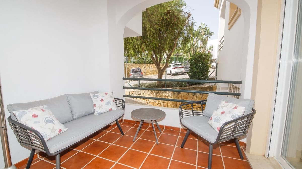 2 sovrum Lägenhet till salu i La Duquesa / Puerto de la Duquesa med pool garage - 325 000 € (Ref: 9974339)