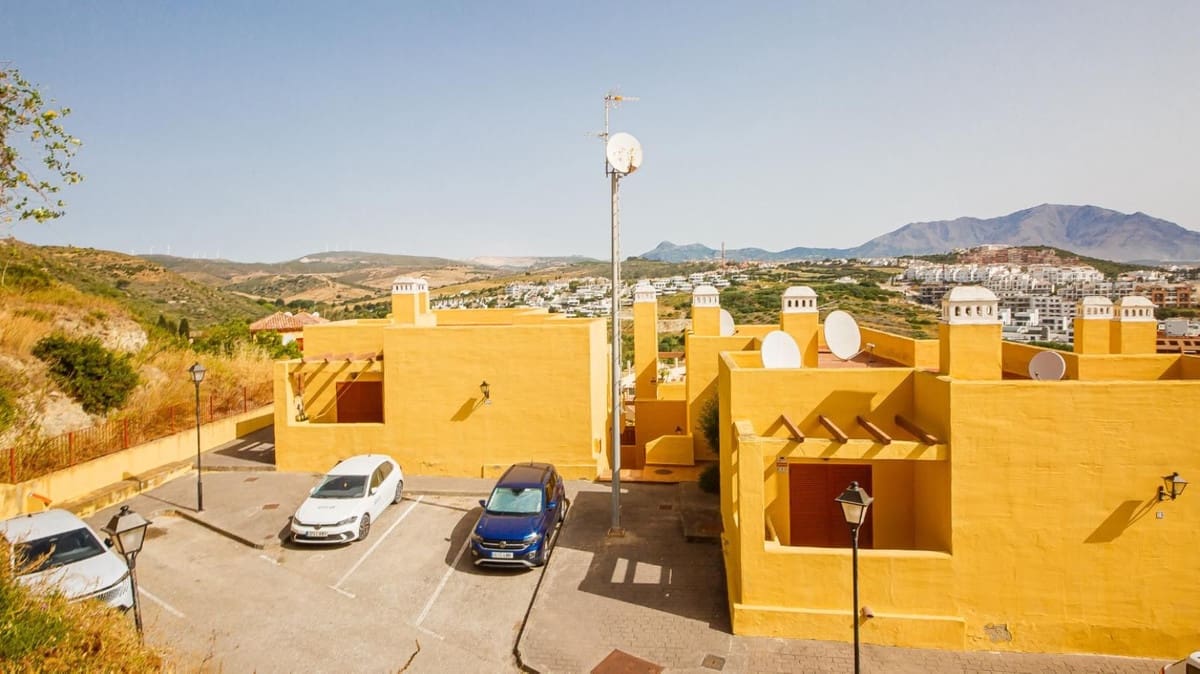 2 sovrum Lägenhet till salu i La Duquesa / Puerto de la Duquesa med pool garage - 325 000 € (Ref: 9974339)