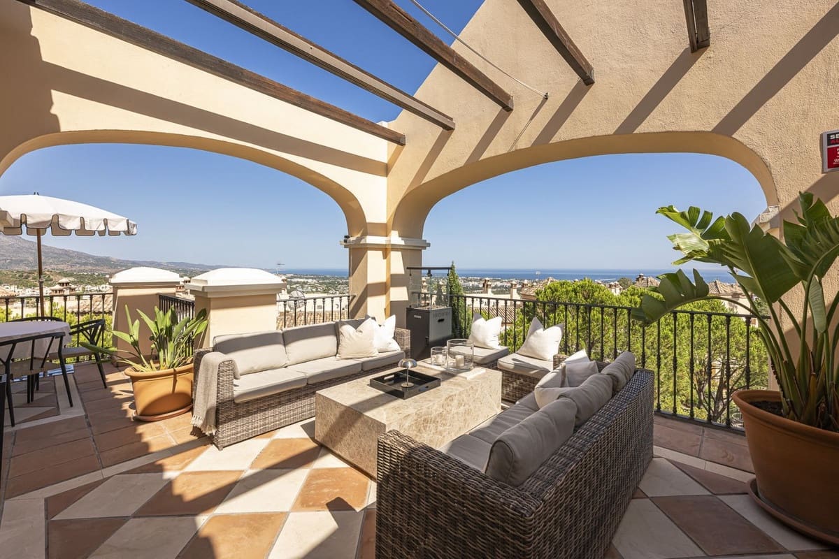 3 bedroom Penthouse for sale in La Quinta with pool garage - € 1,950,000 (Ref: 9976078)