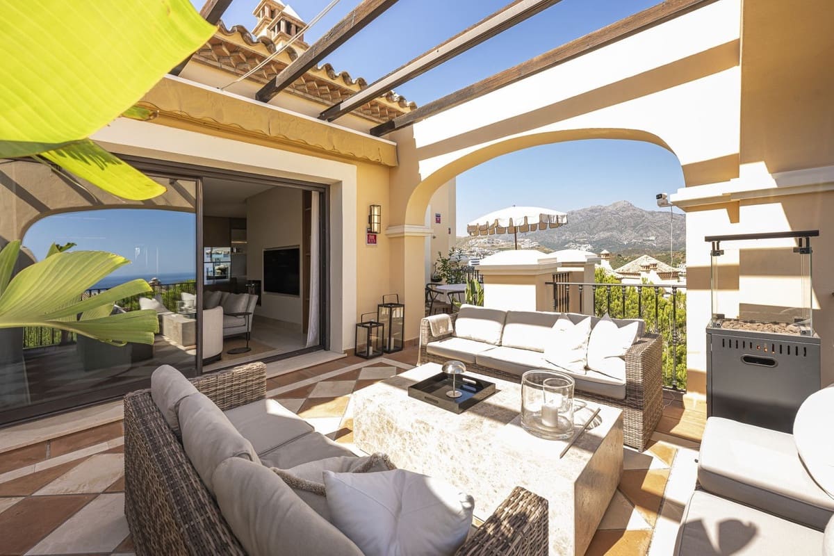 3 bedroom Penthouse for sale in La Quinta with pool garage - € 1,950,000 (Ref: 9976078)