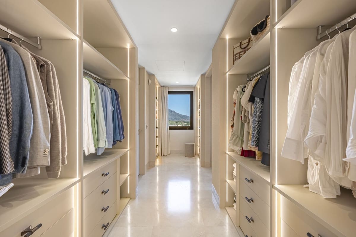 3 bedroom Penthouse for sale in La Quinta with pool garage - € 1,950,000 (Ref: 9976078)