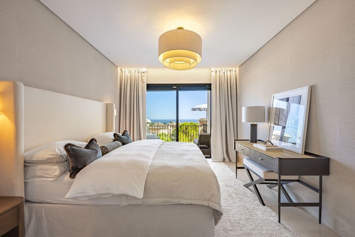 3 bedroom Penthouse for sale in La Quinta with pool garage - € 1,950,000 (Ref: 9976078)