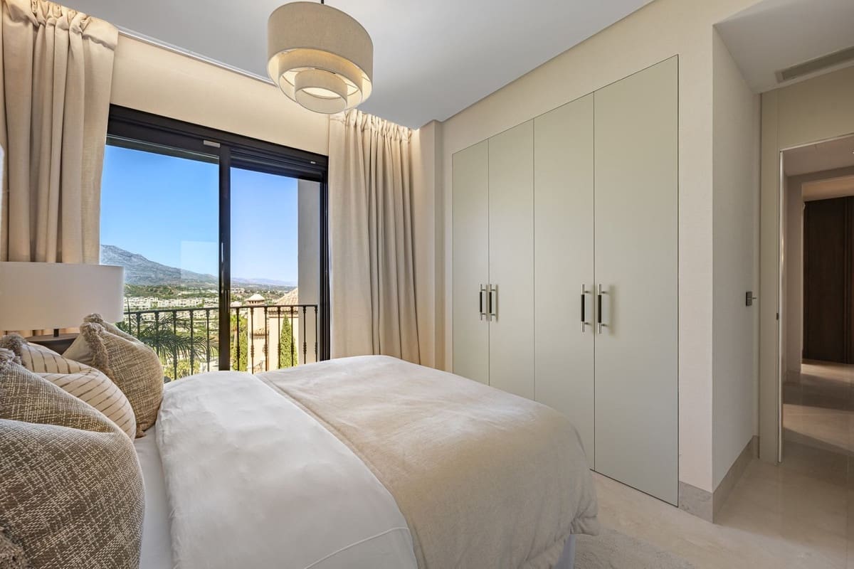3 bedroom Penthouse for sale in La Quinta with pool garage - € 1,950,000 (Ref: 9976078)
