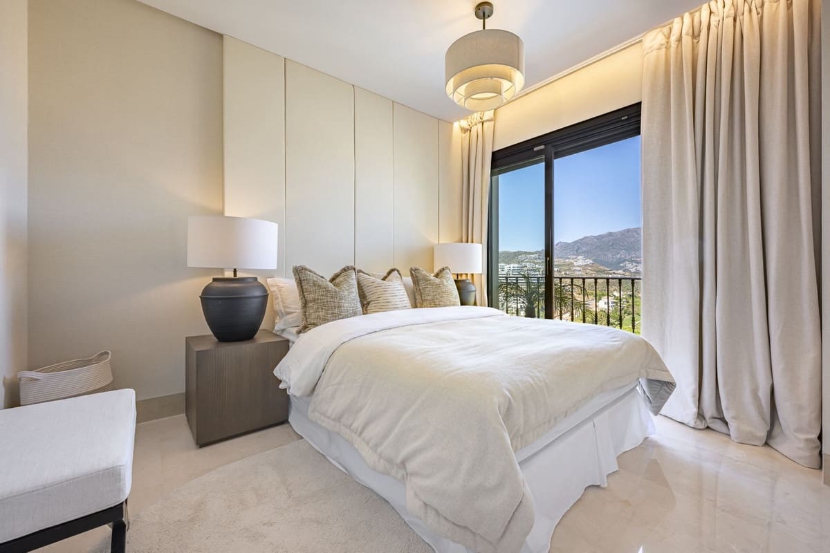 3 bedroom Penthouse for sale in La Quinta with pool garage - € 1,950,000 (Ref: 9976078)