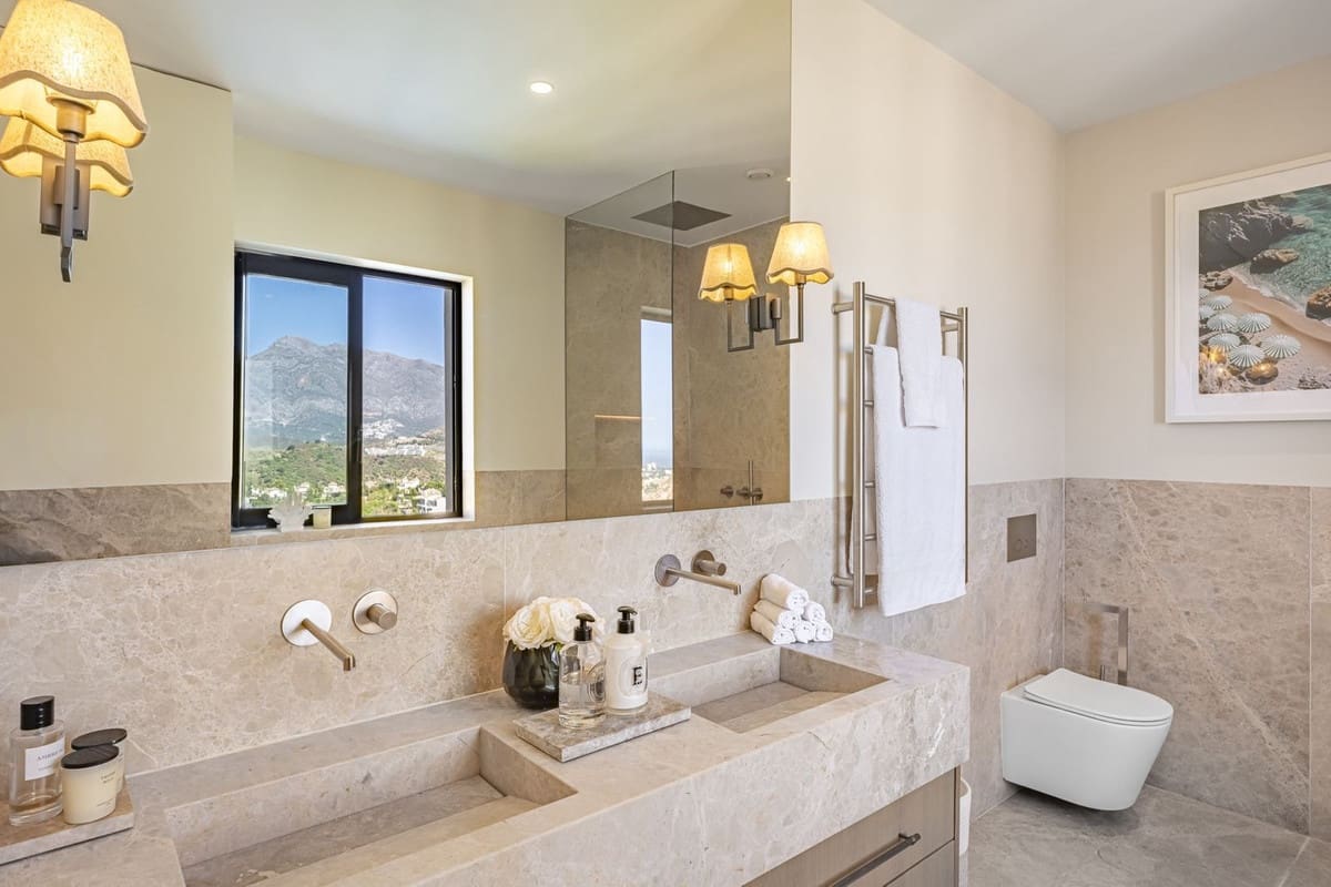 3 bedroom Penthouse for sale in La Quinta with pool garage - € 1,950,000 (Ref: 9976078)