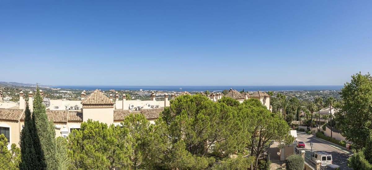 3 bedroom Penthouse for sale in La Quinta with pool garage - € 1,950,000 (Ref: 9976078)