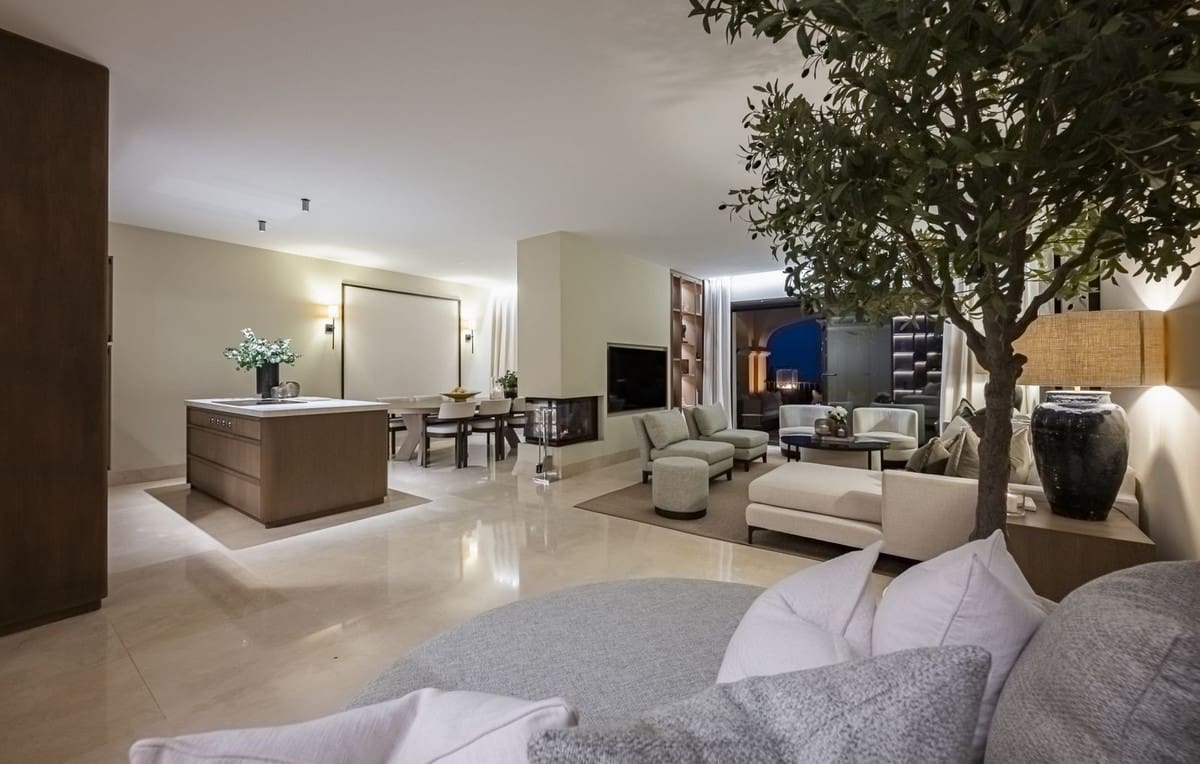 3 bedroom Penthouse for sale in La Quinta with pool garage - € 1,950,000 (Ref: 9976078)