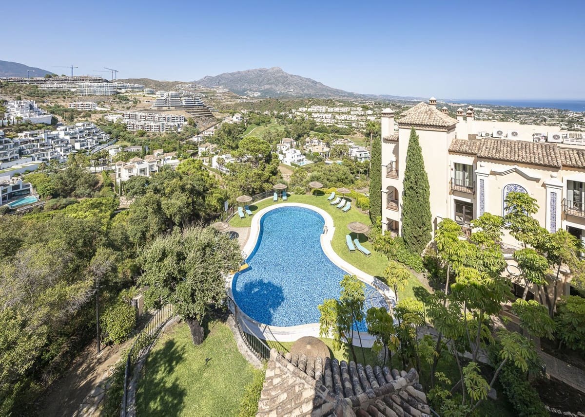 3 bedroom Penthouse for sale in La Quinta with pool garage - € 1,950,000 (Ref: 9976078)