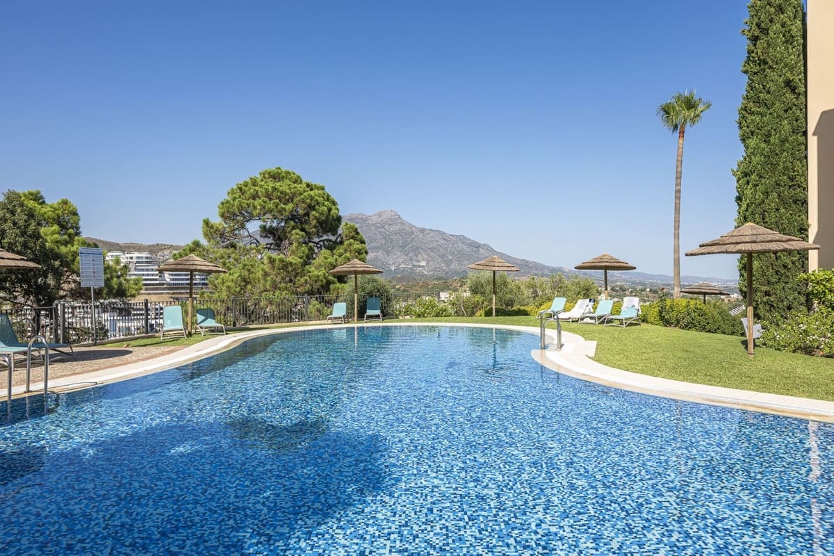3 bedroom Penthouse for sale in La Quinta with pool garage - € 1,950,000 (Ref: 9976078)