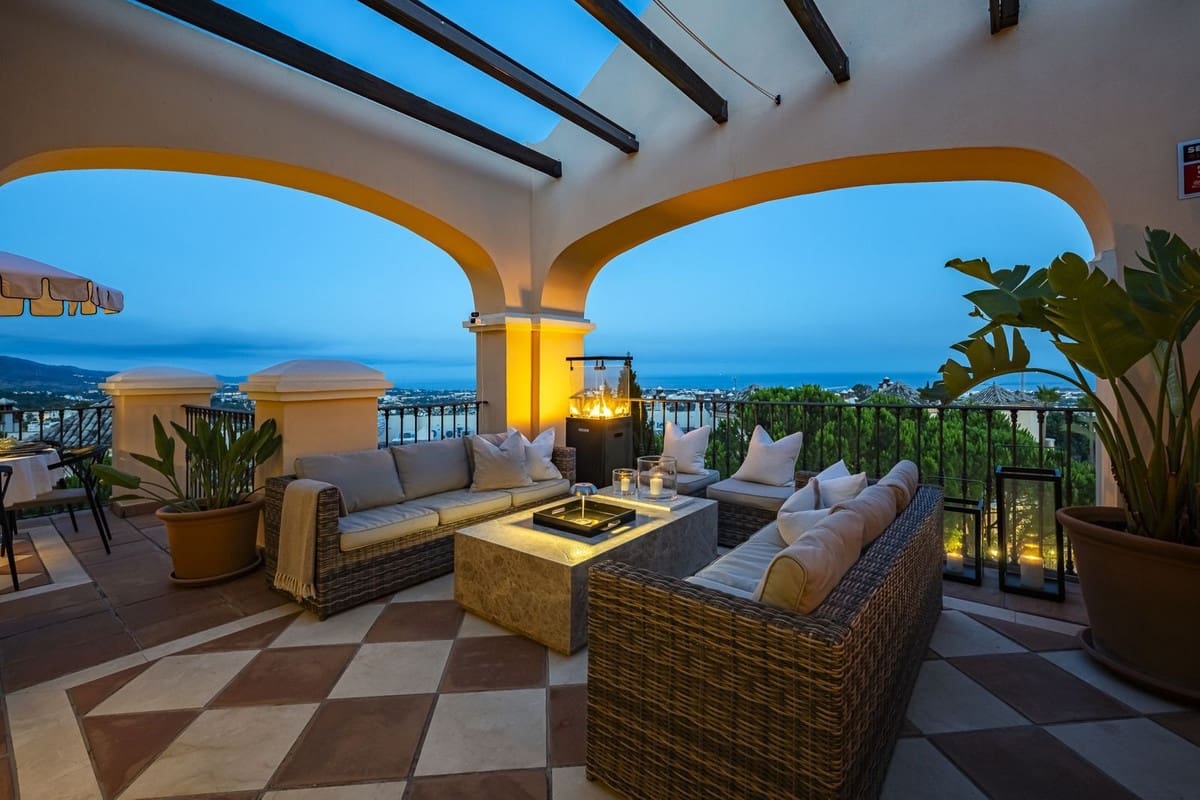 3 bedroom Penthouse for sale in La Quinta with pool garage - € 1,950,000 (Ref: 9976078)