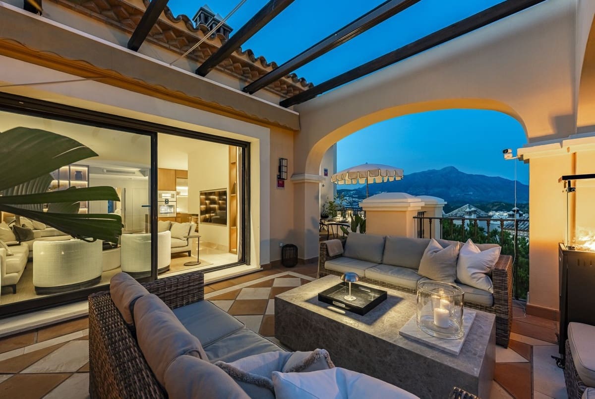 3 bedroom Penthouse for sale in La Quinta with pool garage - € 1,950,000 (Ref: 9976078)