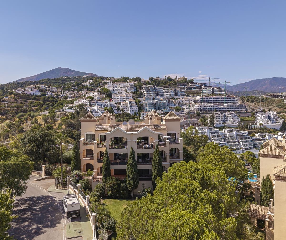 3 bedroom Penthouse for sale in La Quinta with pool garage - € 1,950,000 (Ref: 9976078)