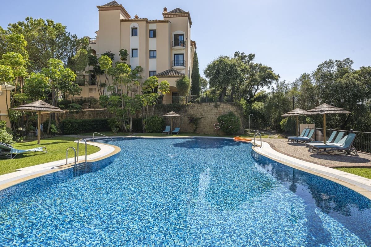 3 bedroom Penthouse for sale in La Quinta with pool garage - € 1,950,000 (Ref: 9976078)