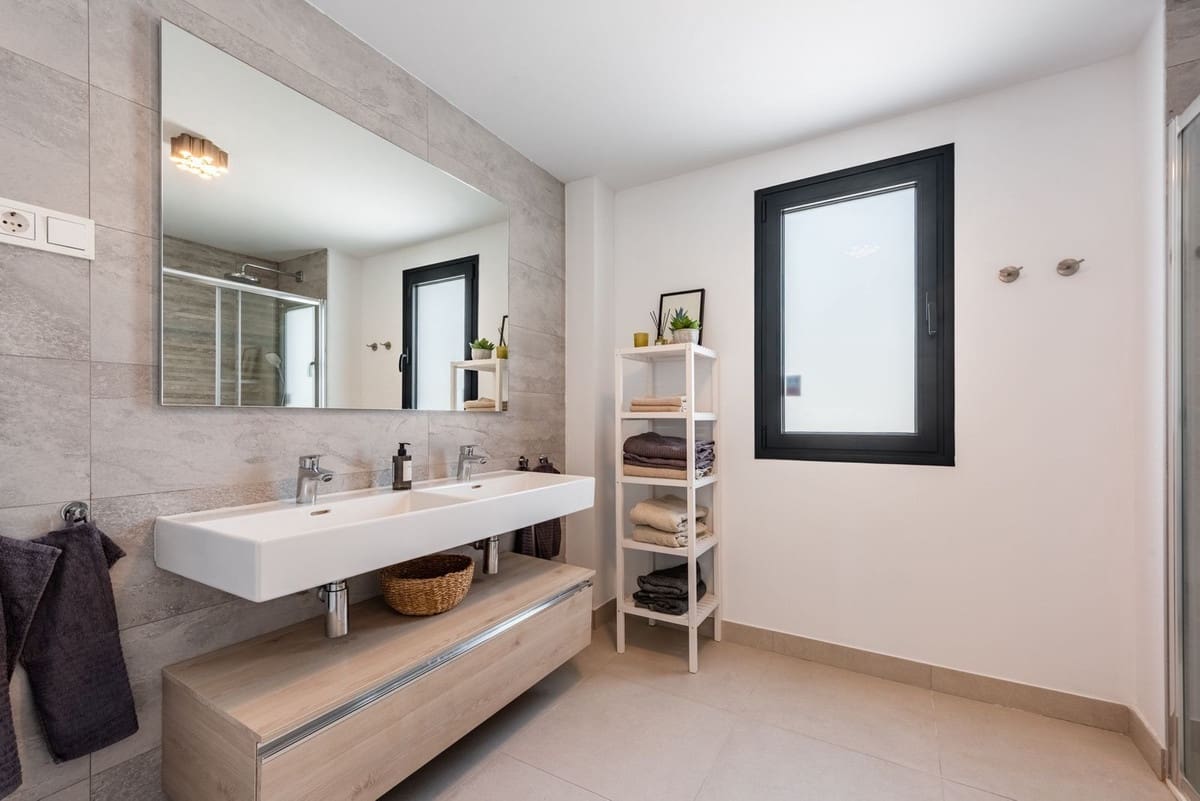 4 soverom Leilighet til salgs i Estepona med svømmebasseng garasje - € 1 150 000 (Ref: 9976079)