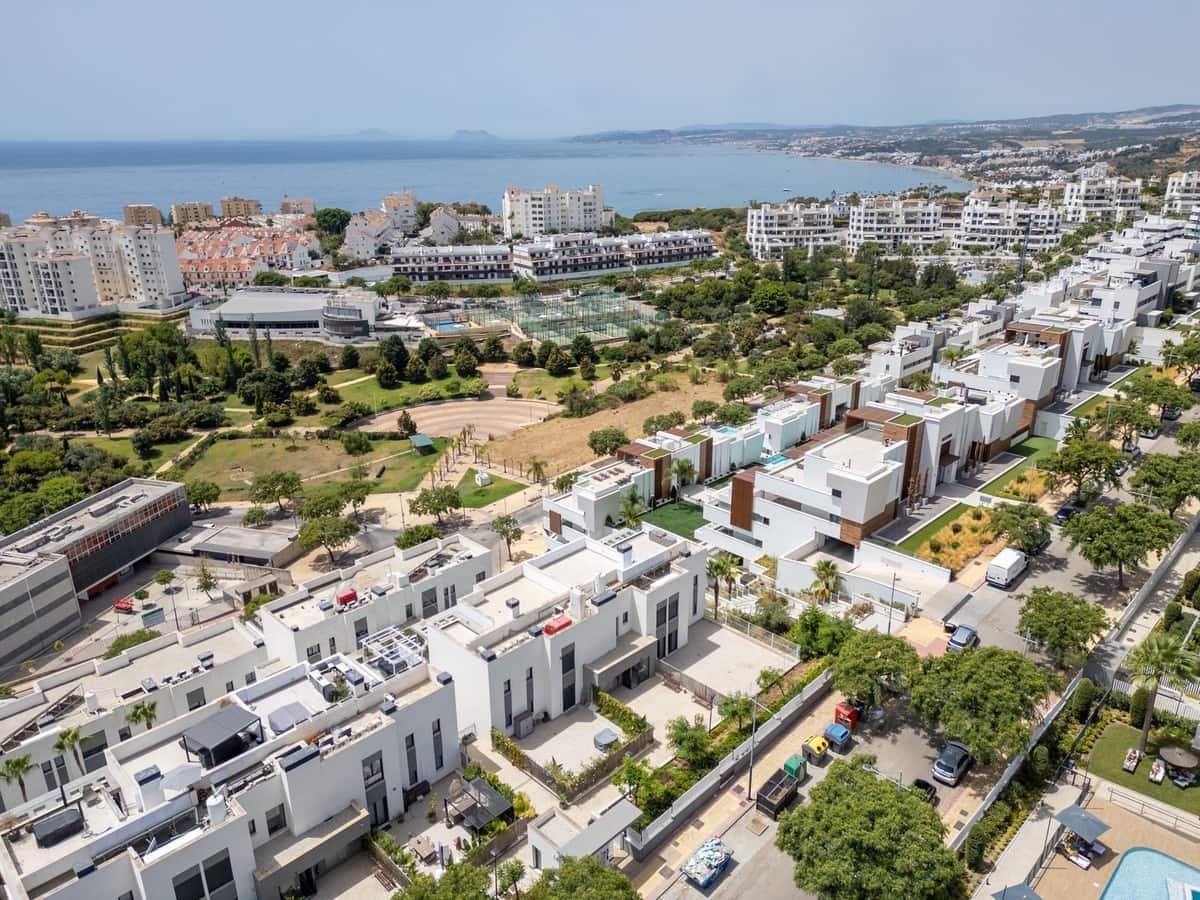 4 soverom Leilighet til salgs i Estepona med svømmebasseng garasje - € 1 150 000 (Ref: 9976079)