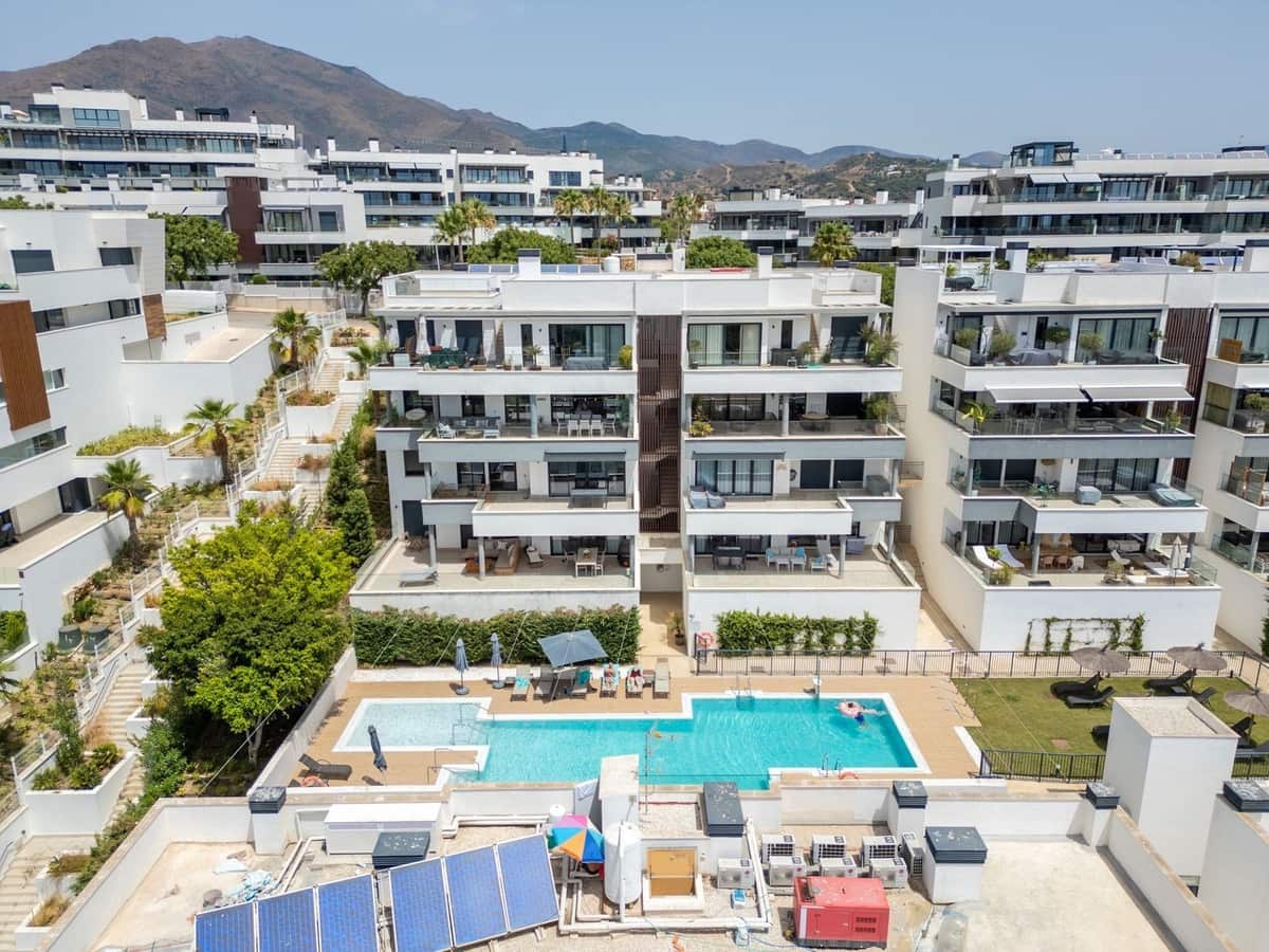 4 soverom Leilighet til salgs i Estepona med svømmebasseng garasje - € 1 150 000 (Ref: 9976079)