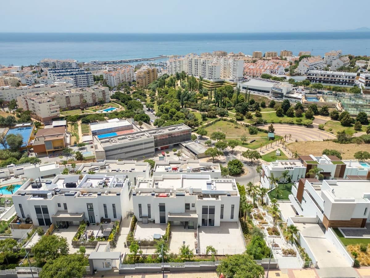 4 soverom Leilighet til salgs i Estepona med svømmebasseng garasje - € 1 150 000 (Ref: 9976079)