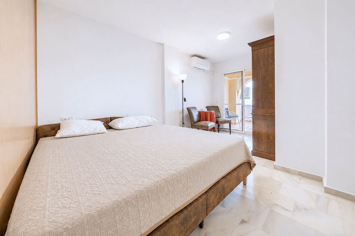 Apartamento de 5 habitaciones en Estepona en venta con piscina - 750.000 € (Ref: 9987107)