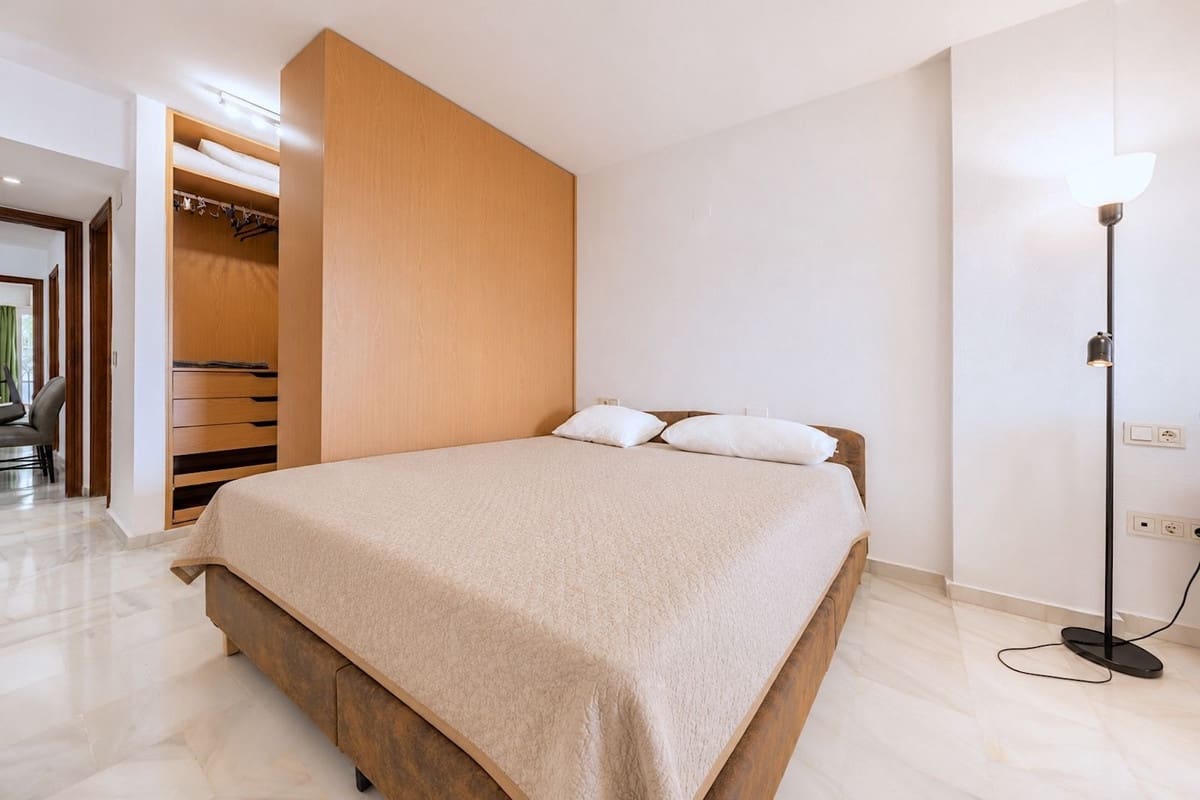 Apartamento de 5 habitaciones en Estepona en venta con piscina - 750.000 € (Ref: 9987107)