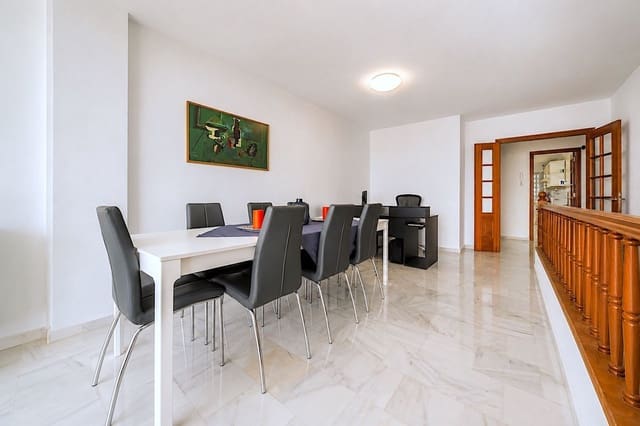 Apartamento de 5 habitaciones en Estepona en venta con piscina - 750.000 € (Ref: 9987107)