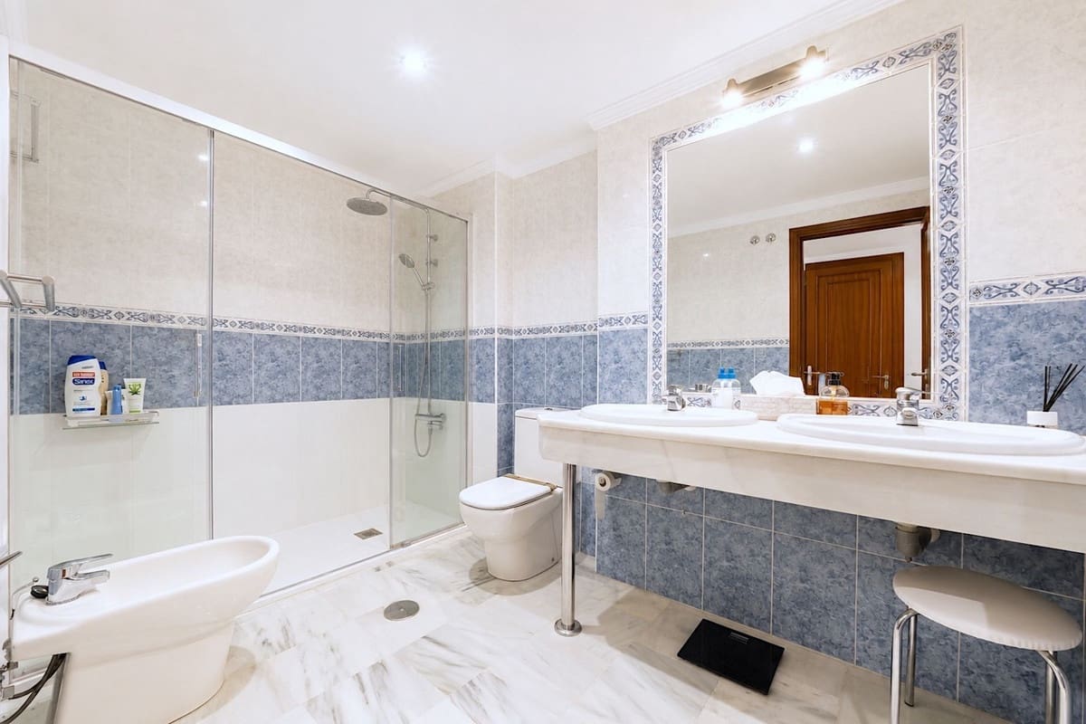 Apartamento de 5 habitaciones en Estepona en venta con piscina - 750.000 € (Ref: 9987107)