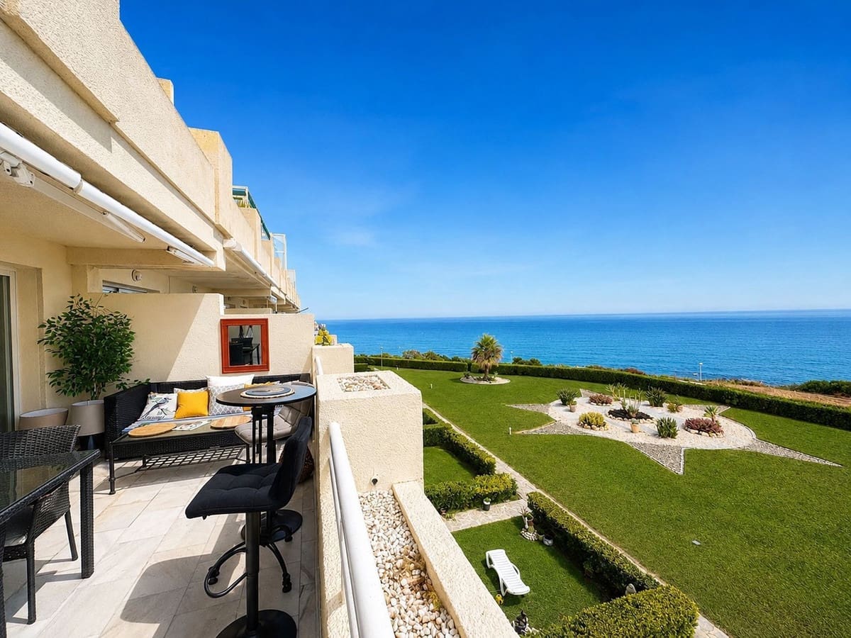 2 soverom Leilighet til salgs i Mijas Costa med svømmebasseng - € 570 000 (Ref: 9987108)