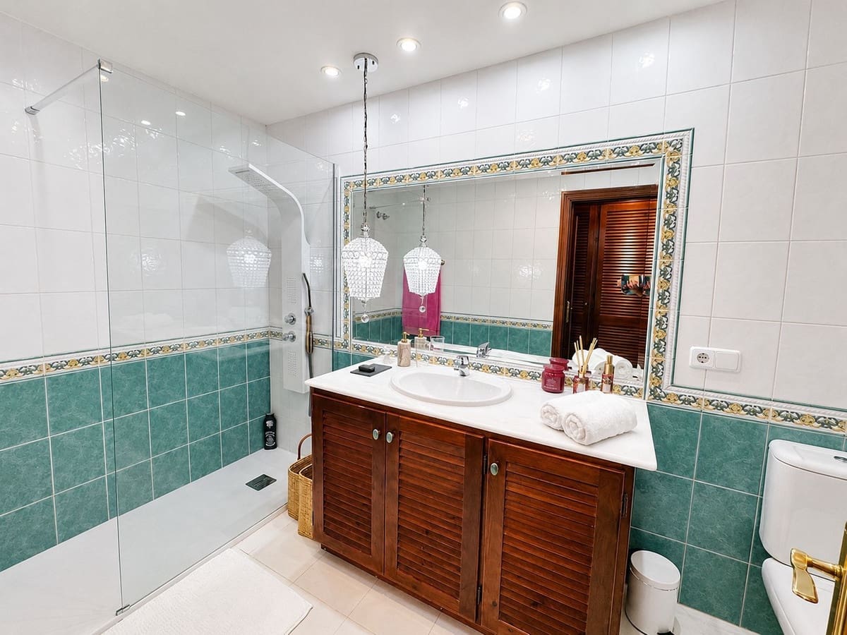 2 soverom Leilighet til salgs i Mijas Costa med svømmebasseng - € 570 000 (Ref: 9987108)