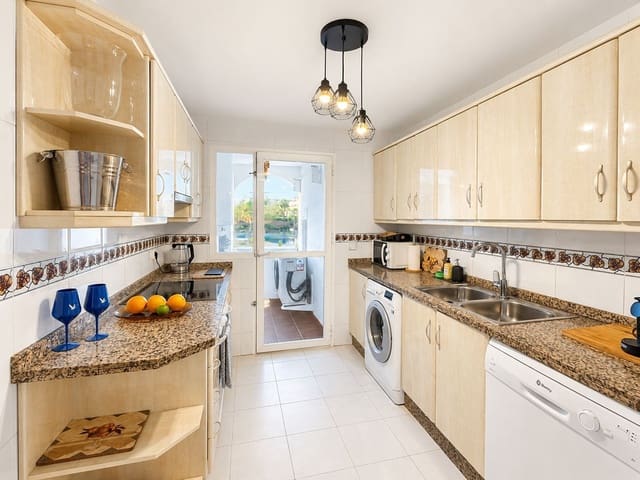 2 soverom Leilighet til salgs i Mijas Costa, Mijas med svømmebasseng - € 570 000 (Ref: 9987108)