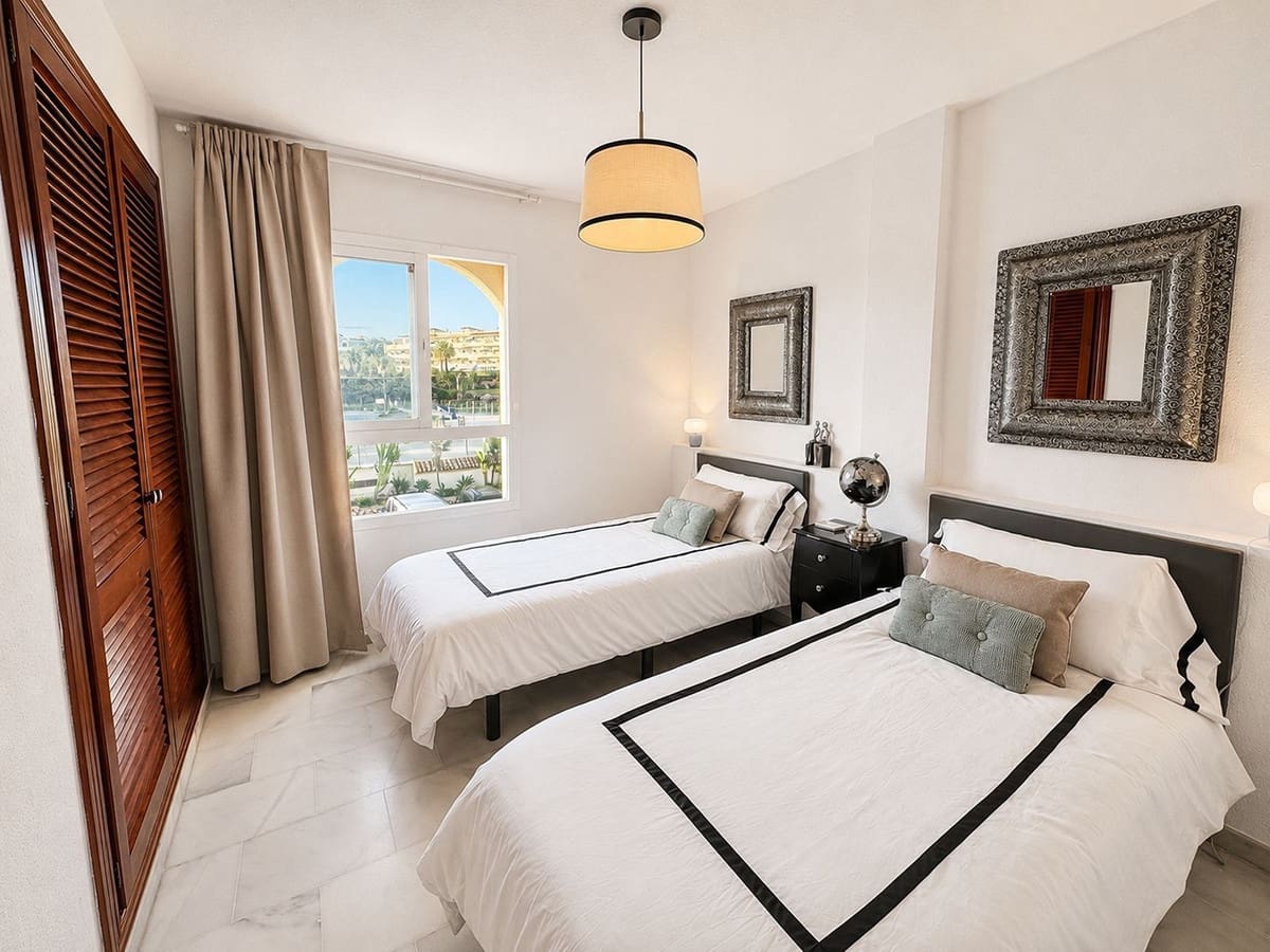 2 soverom Leilighet til salgs i Mijas Costa med svømmebasseng - € 570 000 (Ref: 9987108)