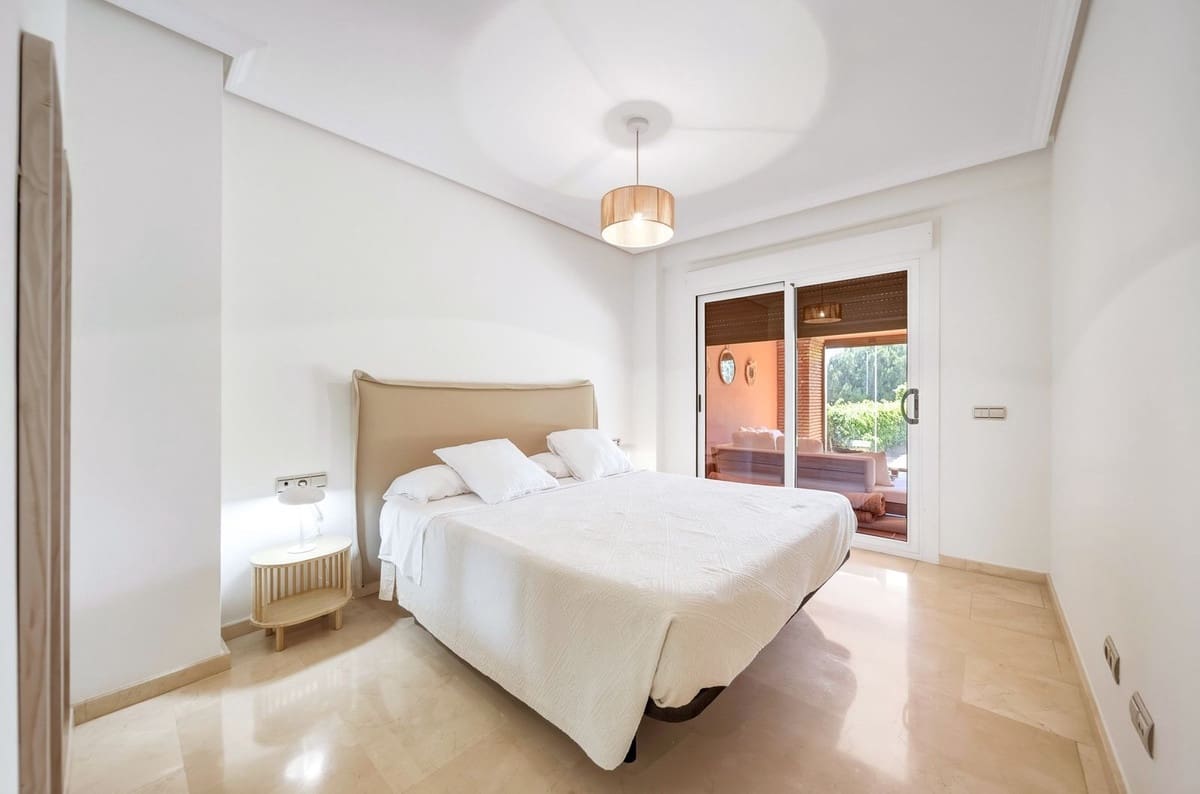 2 Zimmer Apartment zu verkaufen in Bahia de Casares mit Pool Garage - 439.000 € (Ref: 9996339)