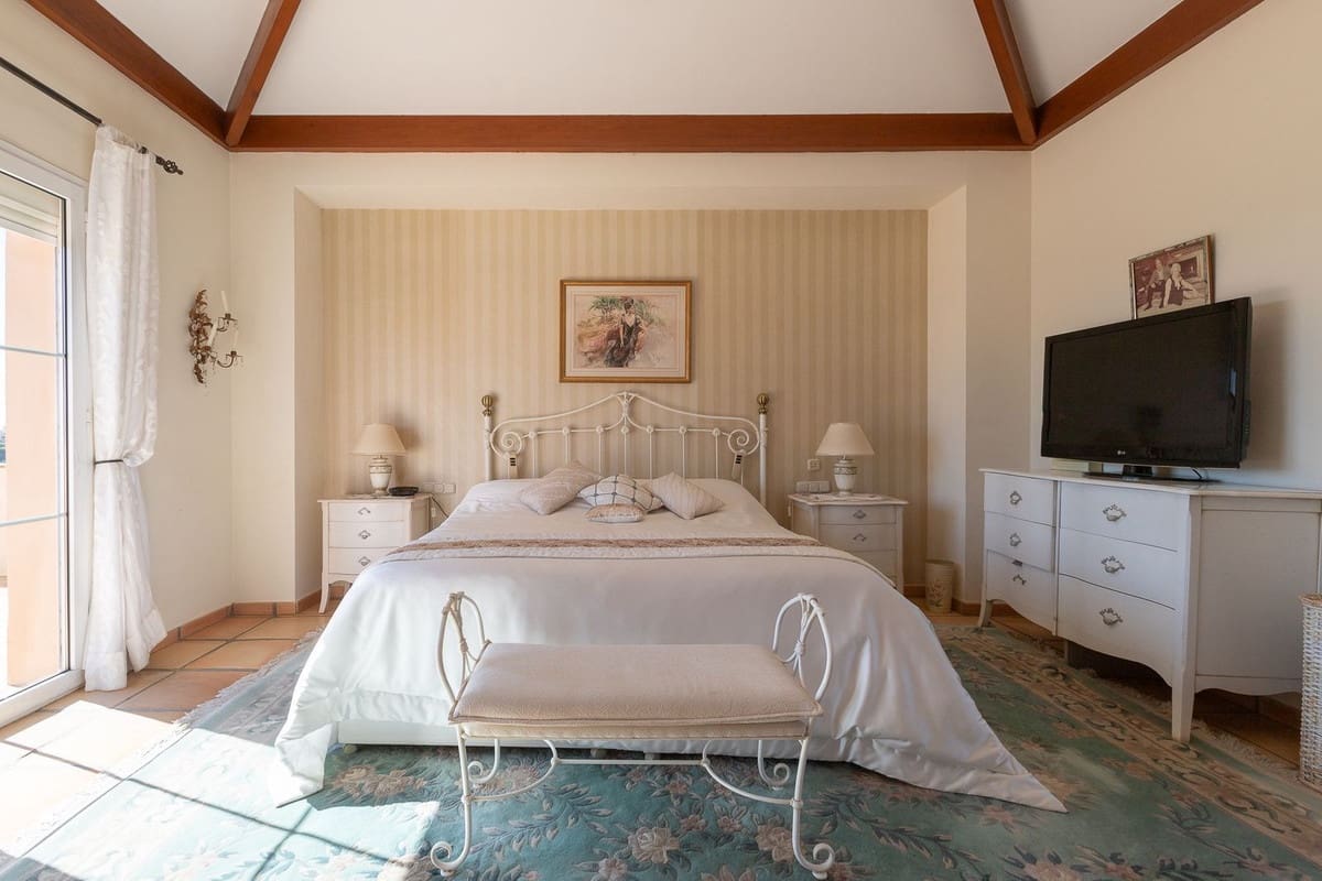 5 slaapkamer Villa te koop in Elviria met zwembad garage - € 2.068.000 (Ref: 9997915)