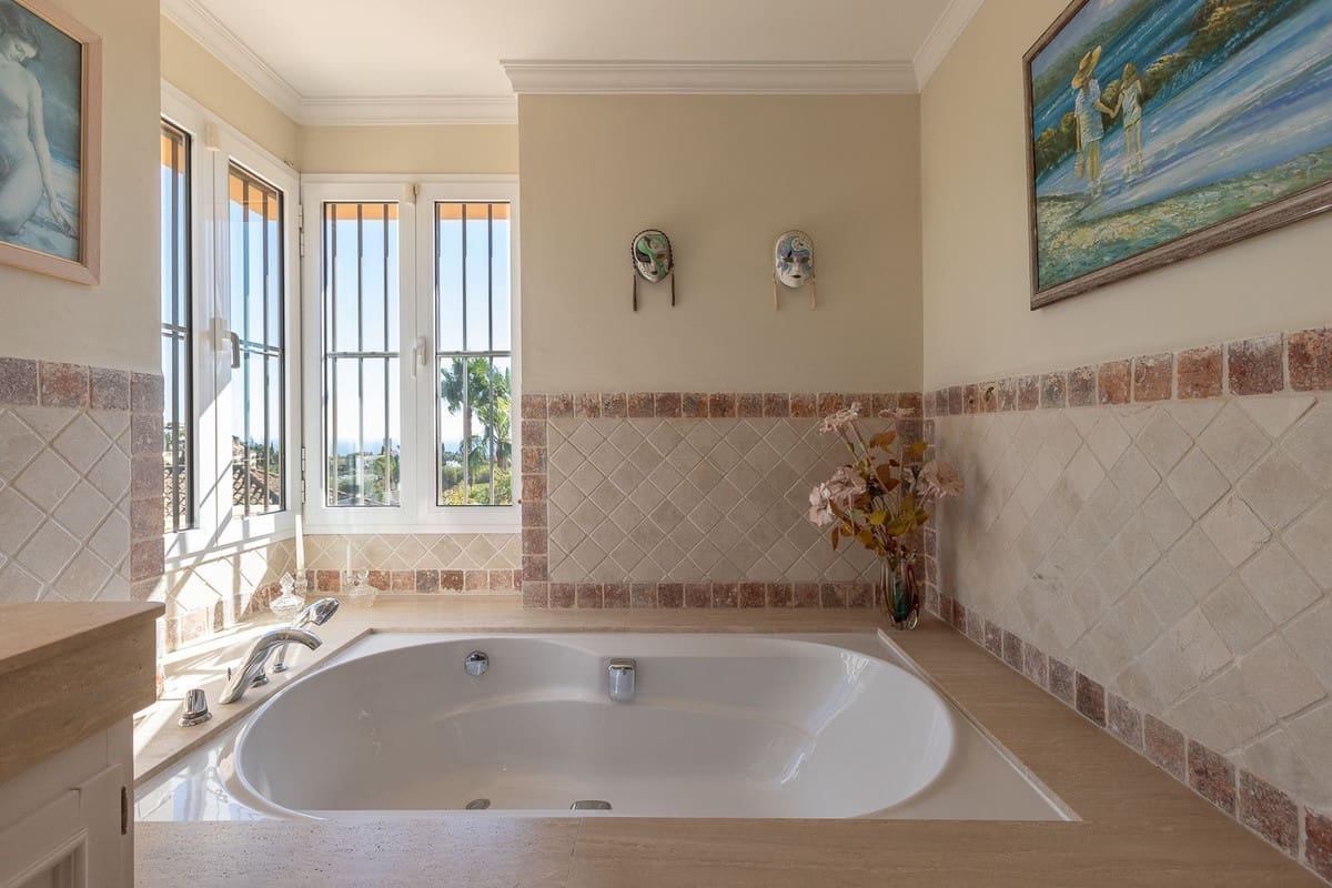 5 slaapkamer Villa te koop in Elviria met zwembad garage - € 2.068.000 (Ref: 9997915)