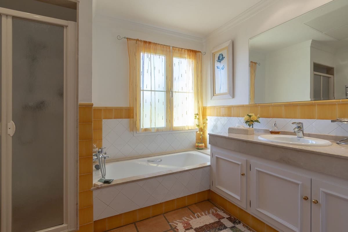 5 slaapkamer Villa te koop in Elviria met zwembad garage - € 2.068.000 (Ref: 9997915)