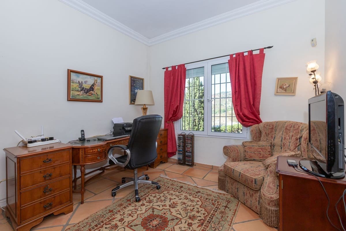 5 slaapkamer Villa te koop in Elviria met zwembad garage - € 2.068.000 (Ref: 9997915)