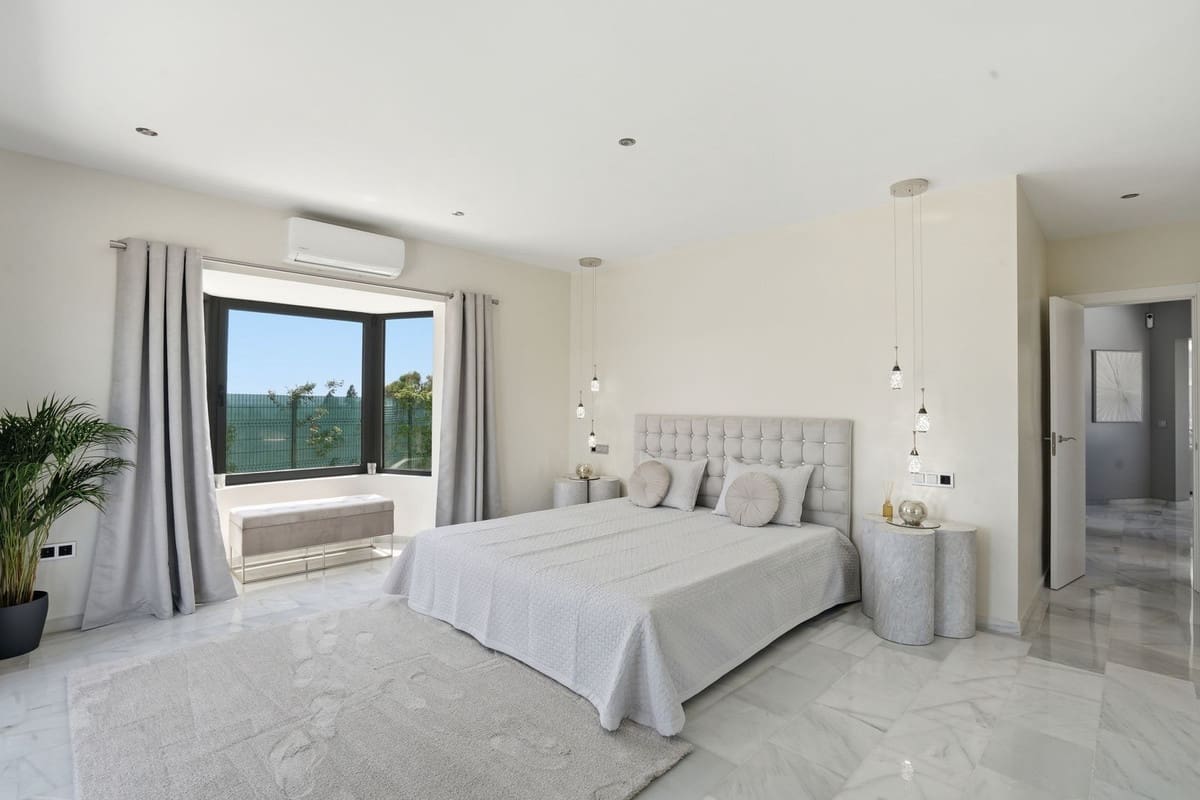 4 soverom Villa til salgs i Mijas Costa med svømmebasseng garasje - € 1 599 000 (Ref: 9997916)