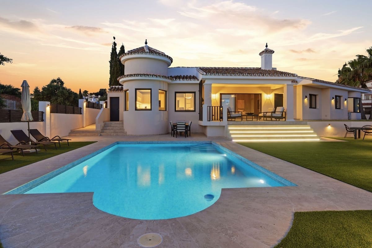 4 soverom Villa til salgs i Mijas Costa med svømmebasseng garasje - € 1 599 000 (Ref: 9997916)
