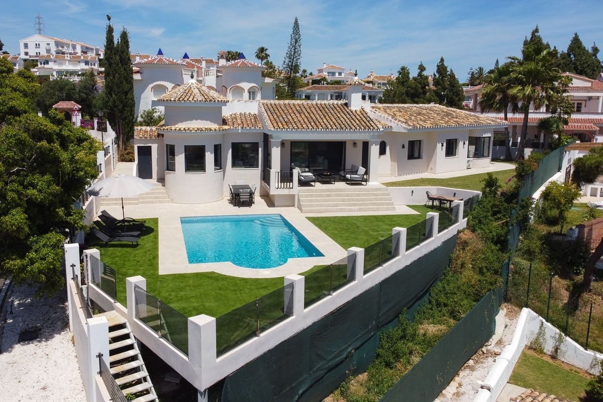 4 soverom Villa til salgs i Mijas Costa med svømmebasseng garasje - € 1 599 000 (Ref: 9997916)