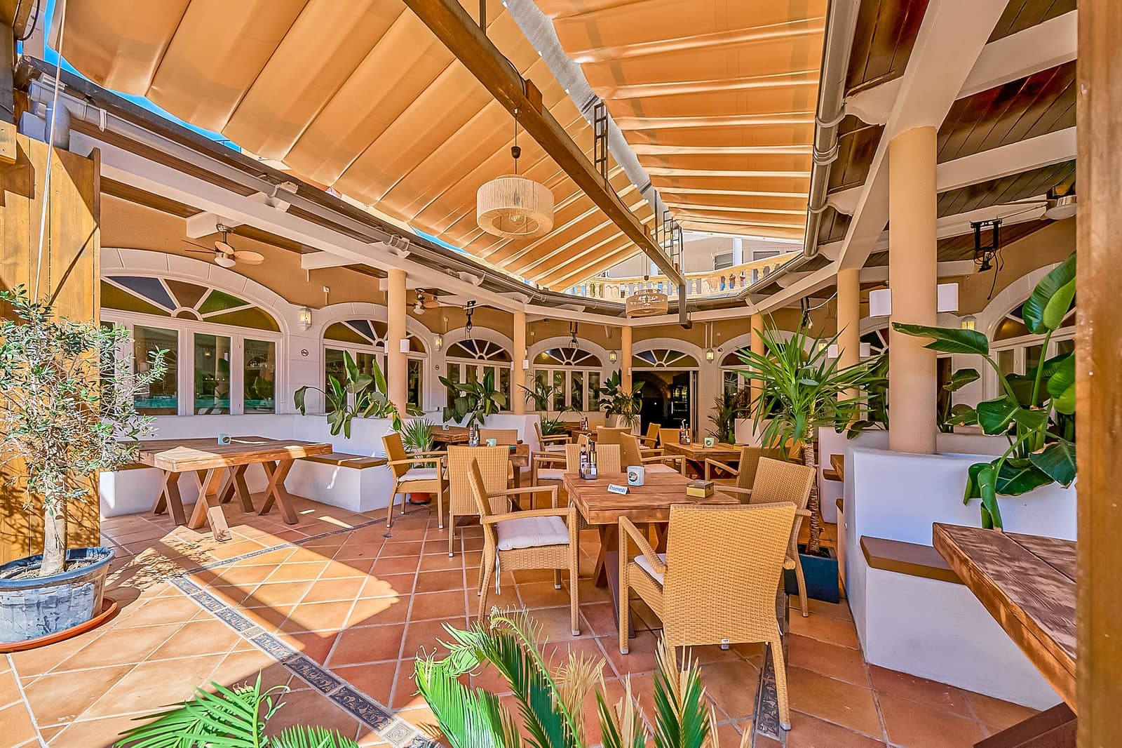Restaurant/Bar for rent in Cala Ratjada - € 35,000 (Ref: 10140124)