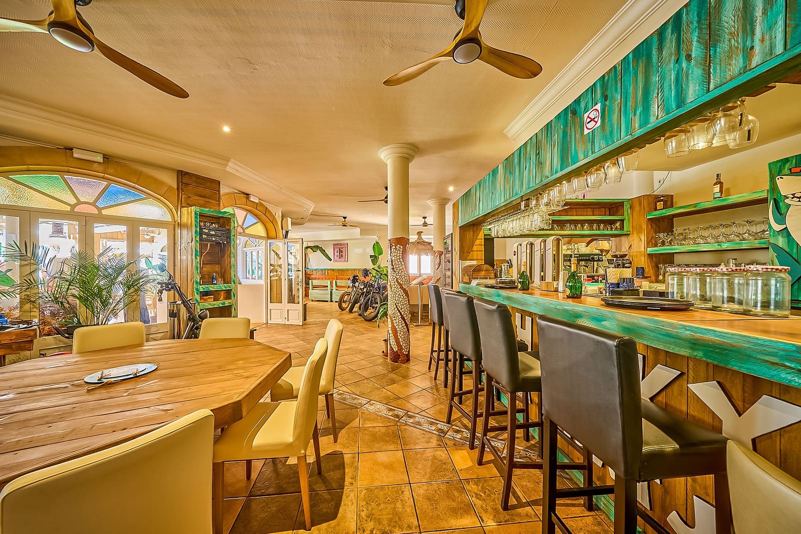 Restaurant/Bar for rent in Cala Ratjada - € 35,000 (Ref: 10140124)